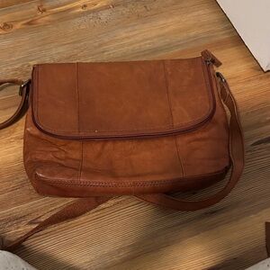 Chic Tan Leather Crossbody Bag